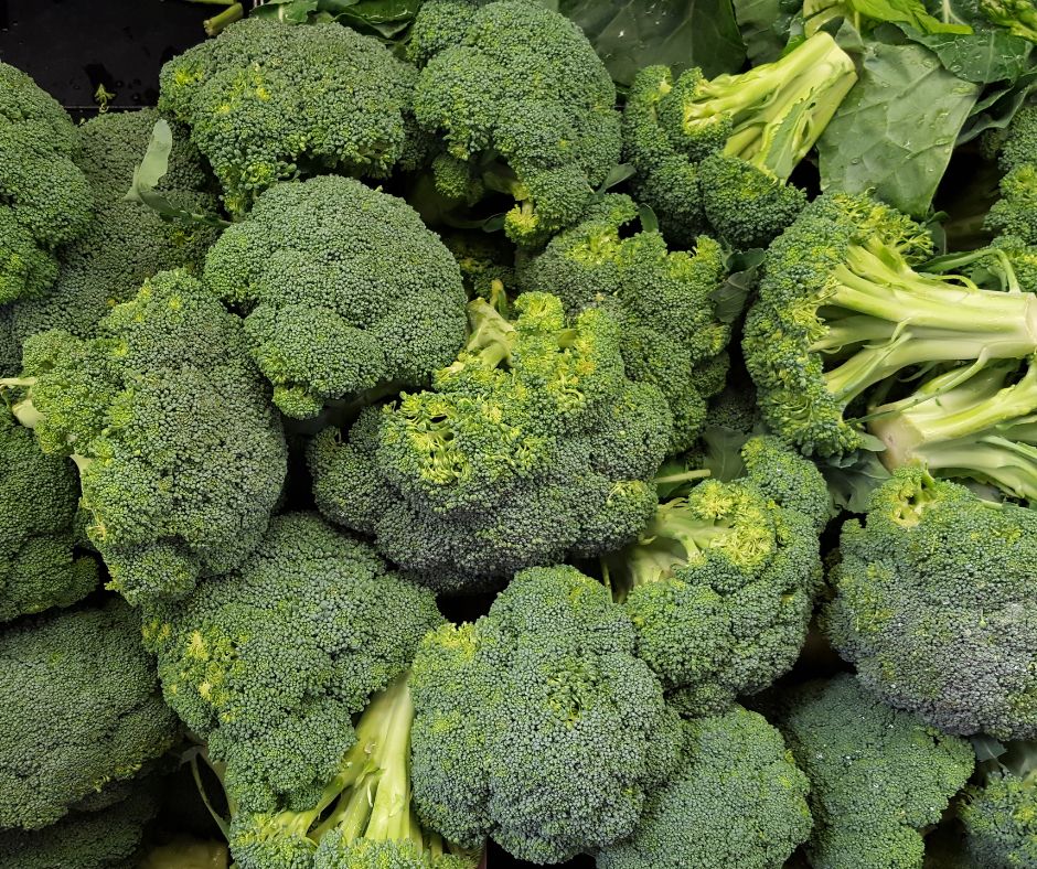 Spenat kel salatove listy brokolica spargla a ine listove zeleniny su bohatym zdrojom kyseliny listovej